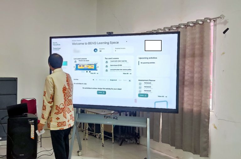 Pengenalan fitur BenQ Learning Space di layar IFP