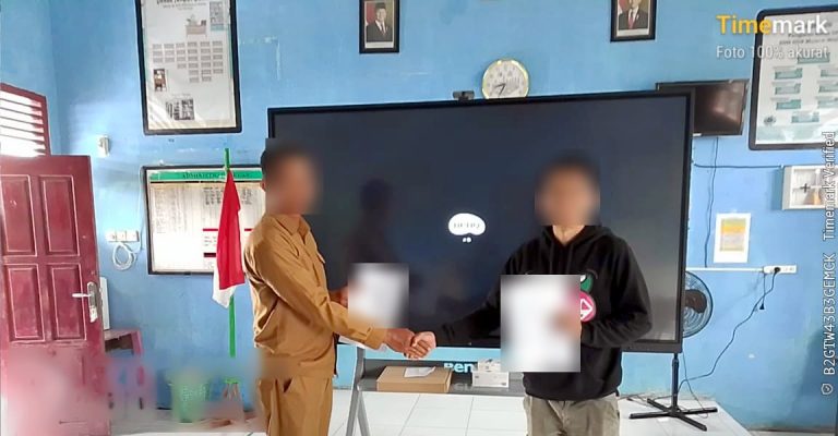 Serah terima Interactive Flat Panel BenQ di sekolah dengan berita acara